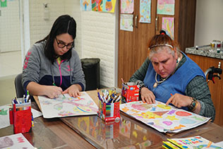 ENGELLİ BİREYLER KÂĞITHANE’DE SOSYAL VE SANATSAL BECERİLERİNİ GELİŞTİRİYOR